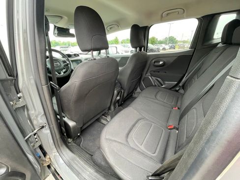 Used 2021 Jeep Renegade Latitude FWD image 23