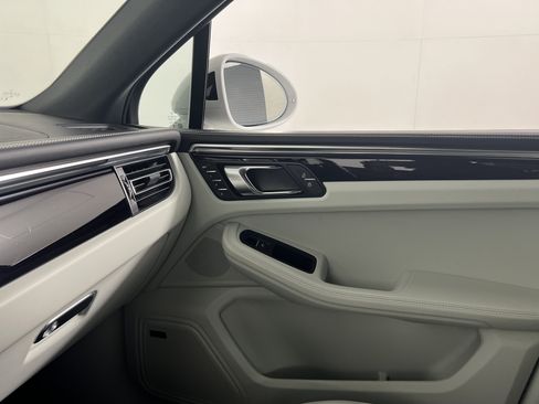 Certified 2024 Porsche Macan AWD/4WD image 14
