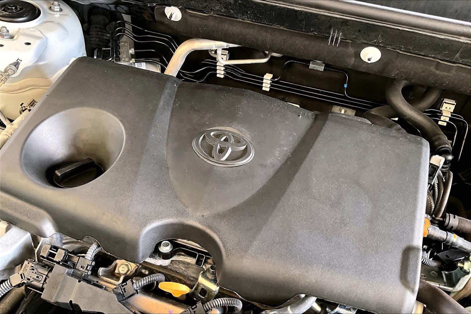Used 2024 Toyota RAV4 XLE w/ Convenience Package FWD image 31