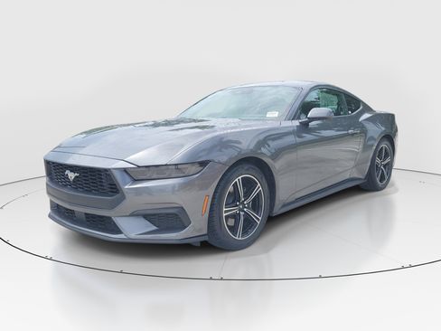 Used 2025 Ford Mustang Premium RWD image 5