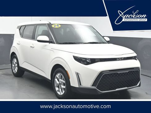 Used 2024 Kia Soul LX w/ Option Group 015 FWD image 1