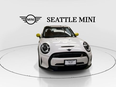 Used 2024 MINI Cooper SE FWD image 3