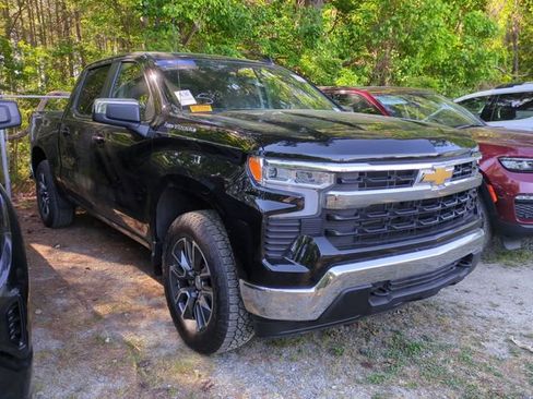 Used 2024 Chevrolet Silverado 1500 LT AWD/4WD image 4