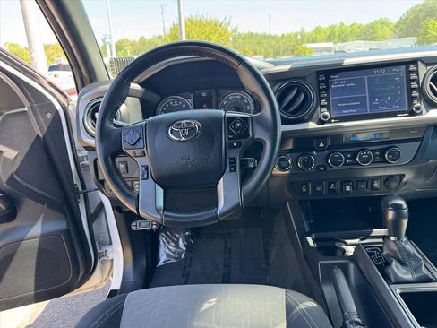 Used 2021 Toyota Tacoma TRD Off-Road w/ Technology Package AWD/4WD image 13