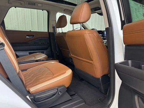 New 2026 Nissan Pathfinder Platinum image 27