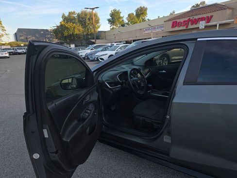 Used 2017 Chevrolet Volt LT w/ Comfort Package image 12