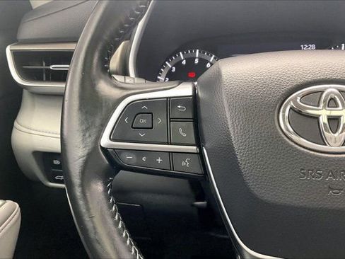 Used 2021 Toyota Highlander XLE AWD/4WD image 21