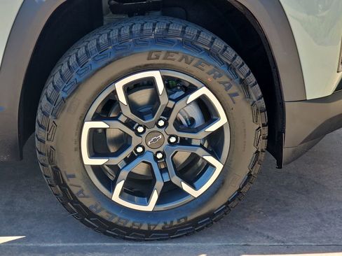 New 2026 Chevrolet Equinox ACTIV image 40