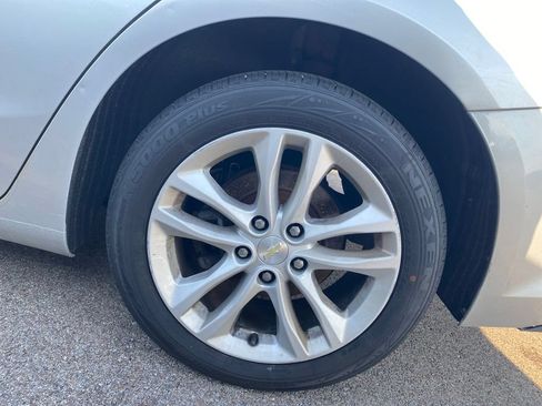 Used 2018 Chevrolet Malibu LT FWD image 12