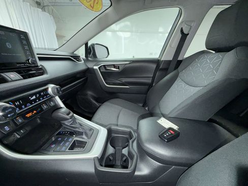 Used 2021 Toyota RAV4 XLE image 21