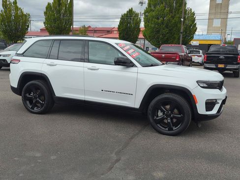 Used 2024 Jeep Grand Cherokee Limited w/ Luxury Tech Group II AWD/4WD image 1