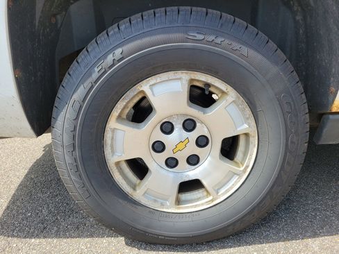 Used 2013 Chevrolet Suburban LS AWD/4WD image 22