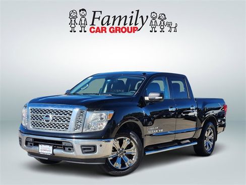 Used 2018 Nissan Titan SV w/ SV Convenience Package image 1