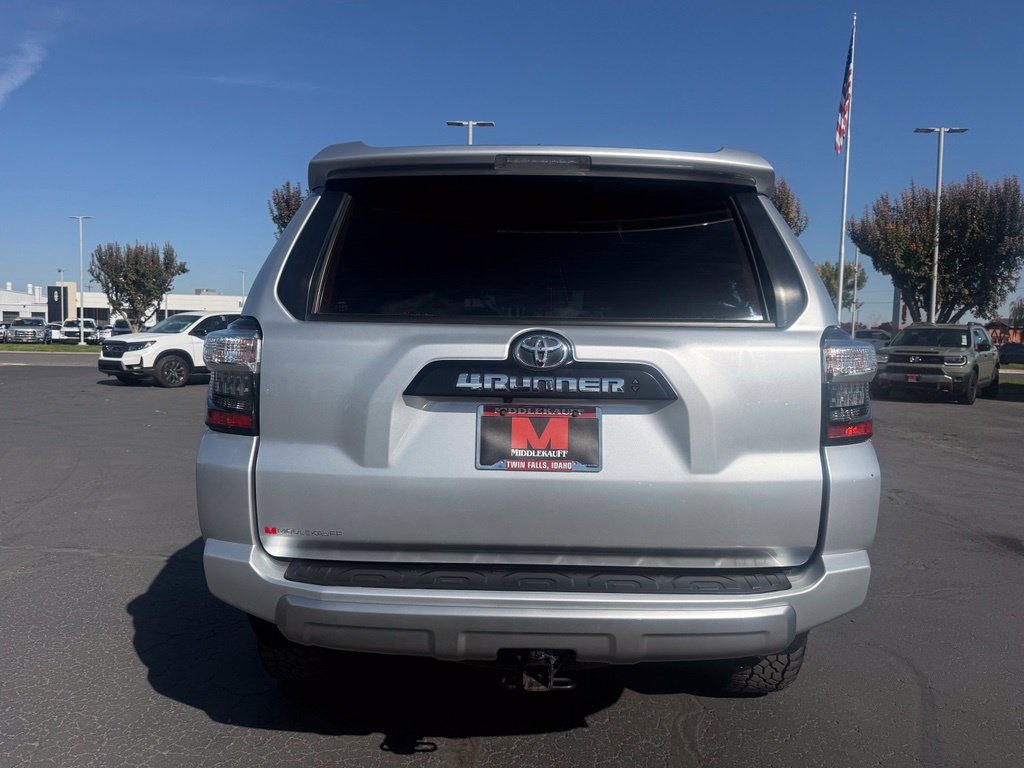 Used 2021 Toyota 4Runner TRD Off-Road Premium w/ Moonroof Package AWD/4WD image 5