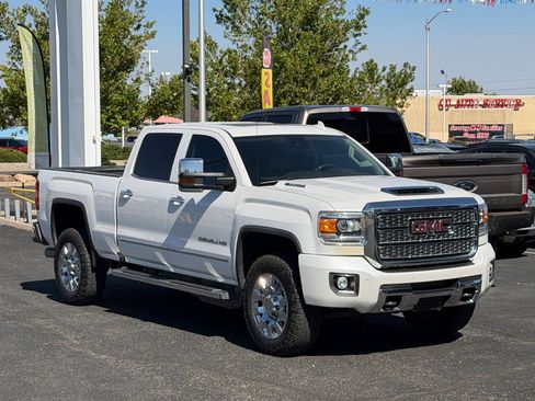 Used 2018 GMC Sierra 2500 Denali w/ Duramax Plus Package AWD/4WD image 4