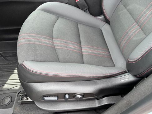 Used 2022 Chevrolet Equinox RS w/ Infotainment Package FWD image 16