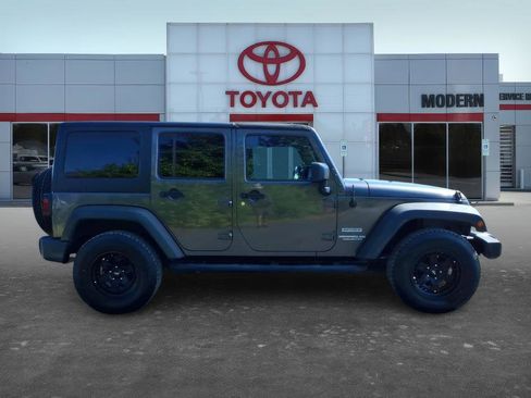 Used 2016 Jeep Wrangler Unlimited Sport w/ Quick Order Package 24S AWD/4WD image 7