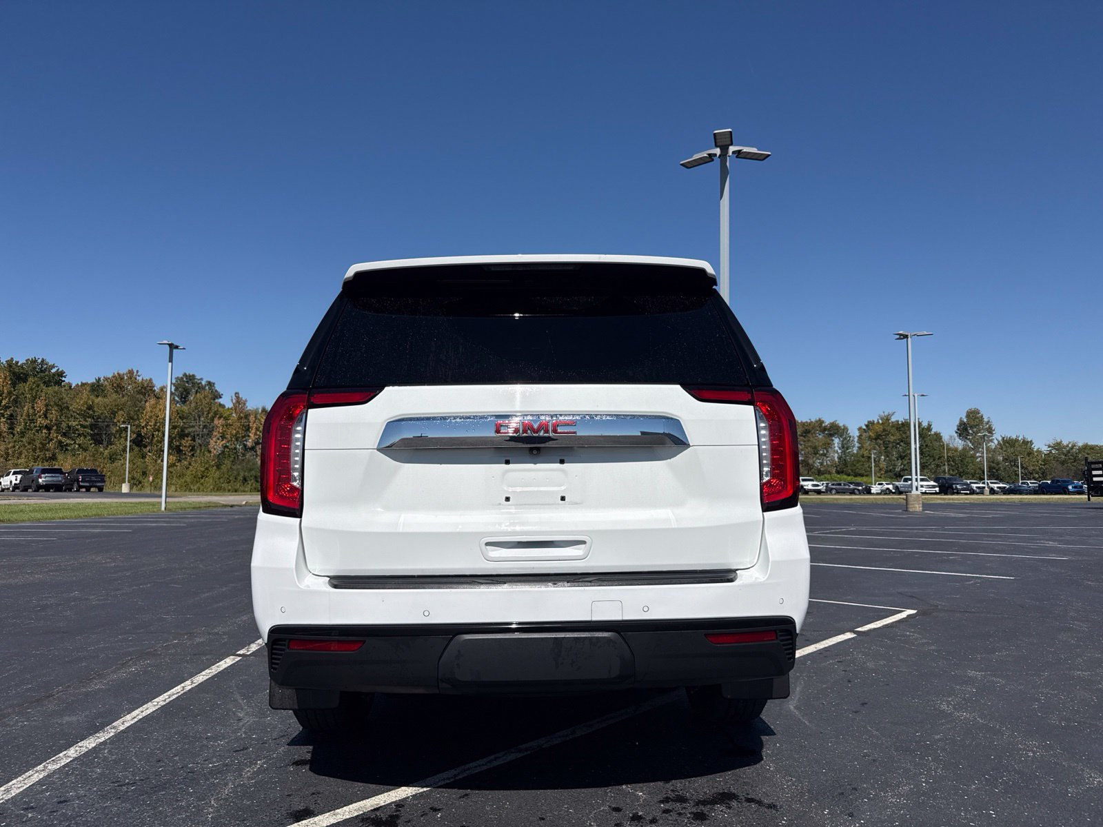 Used 2022 GMC Yukon SLE w/ Gmc Pro Safety Plus Package AWD/4WD image 5