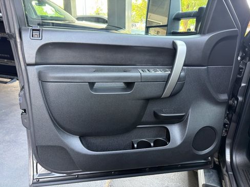 Used 2011 Chevrolet Silverado 2500 LT w/ Interior Plus Package AWD/4WD image 18