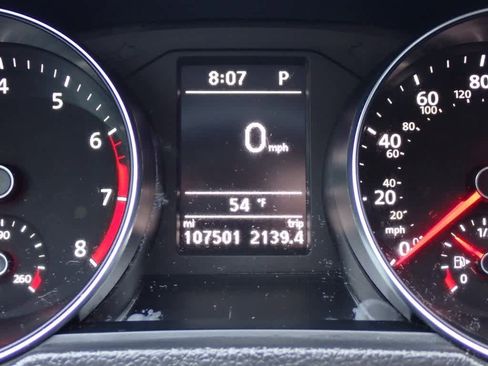 Used 2018 Volkswagen Passat 2.0T R-Line w/ R-Line Lighting Package image 29