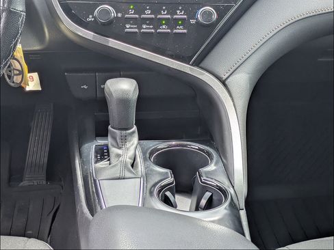 Used 2020 Toyota Camry LE FWD image 23