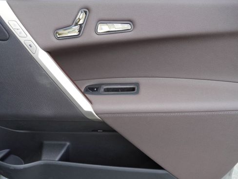 Used 2023 BMW iX xDrive50 w/ Premium Package image 31