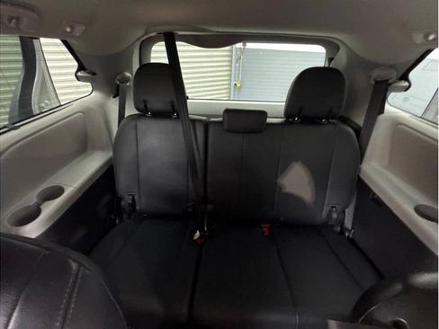 Used 2017 Toyota Sienna SE Premium FWD image 20