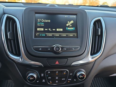 Used 2018 Chevrolet Equinox LT image 22