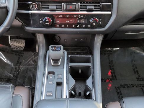 Used 2022 Nissan Pathfinder Platinum w/ Cargo Package FWD image 18