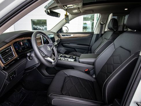 New 2026 Volkswagen Atlas SE FWD image 26