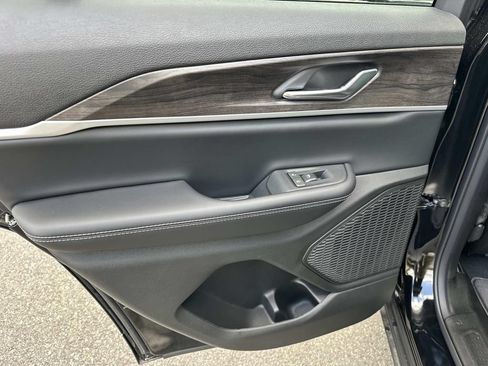 New 2026 Jeep Grand Cherokee Altitude AWD/4WD image 18
