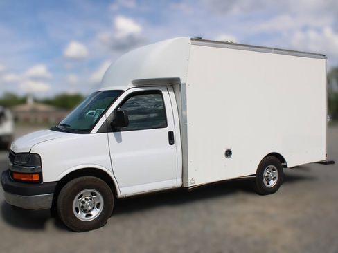 Used 2021 Chevrolet Express 3500 w/ Power Convenience Package image 3