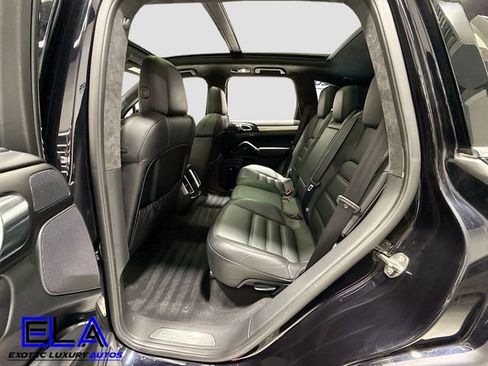 Used 2016 Porsche Cayenne Turbo image 27