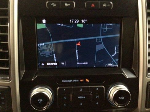 Used 2018 Ford F150 Lariat w/ Equipment Group 502A Luxury image 10