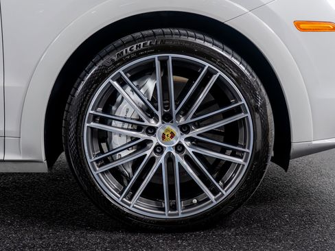 Used 2022 Porsche Cayenne Turbo image 7