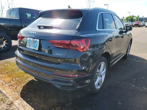 Used 2020 Audi Q3 2.0T Premium Plus w/ Premium Plus Package AWD/4WD image 2