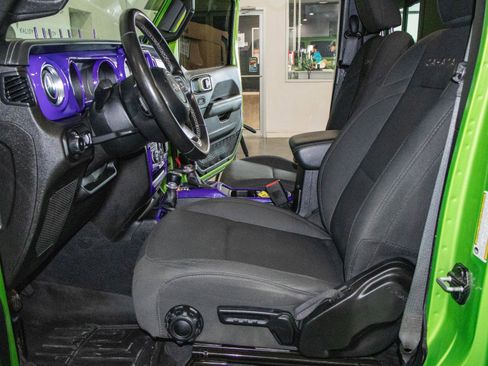 Used 2020 Jeep Wrangler Unlimited Sahara w/ Uconnect 4C Nav & Sound Group AWD/4WD image 8
