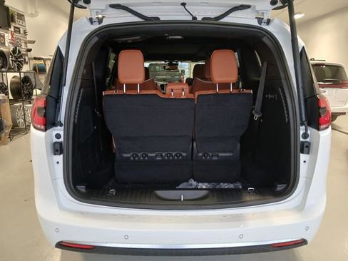 New 2026 Chrysler Pacifica Pinnacle image 20