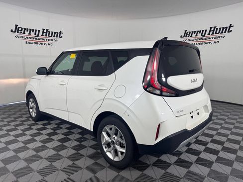 Used 2025 Kia Soul LX w/ LX Technology Package FWD image 9