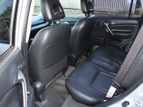 Used 2005 Toyota RAV4 4WD image 15