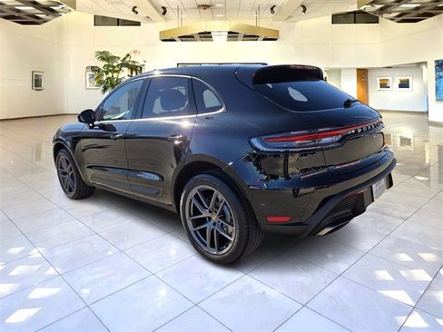 Used 2023 Porsche Macan image 4