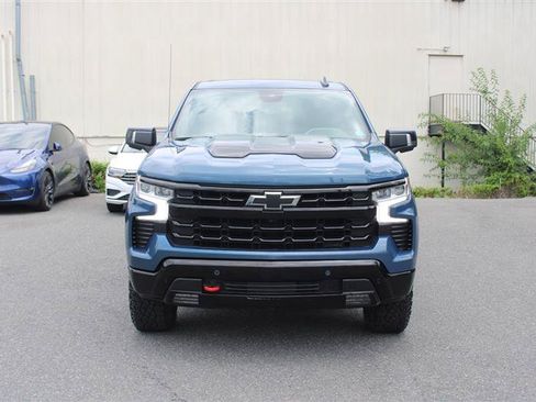 Used 2024 Chevrolet Silverado 1500 LT Trail Boss w/ LT Trail Boss Premium Package AWD/4WD image 2