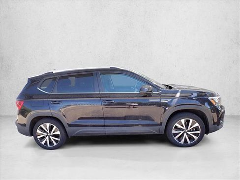 Used 2023 Volkswagen Taos SE w/ Panoramic Sunroof Package AWD/4WD image 14