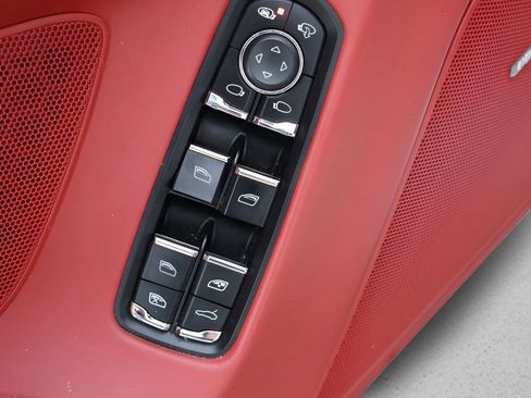 Used 2016 Porsche Panamera 4 image 11