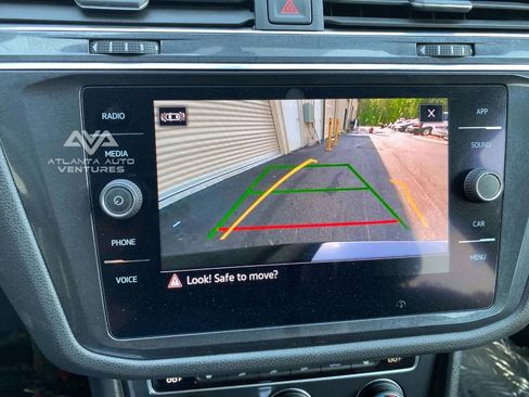 Used 2021 Volkswagen Tiguan SE image 13