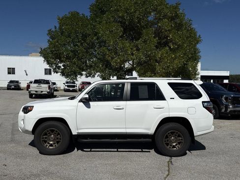 Used 2023 Toyota 4Runner SR5 Premium w/ Moonroof Package image 5