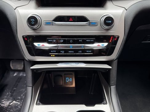 Certified 2023 Ford Explorer XLT image 18