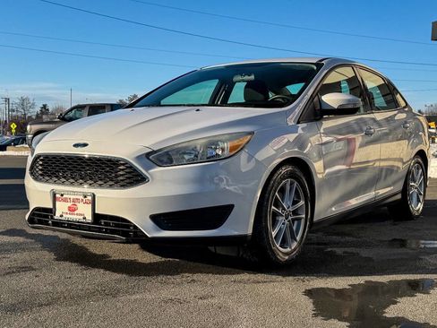 Used 2016 Ford Focus SE w/ Reverse Sensing Package image 8