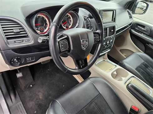 Used 2017 Dodge Grand Caravan SXT image 10