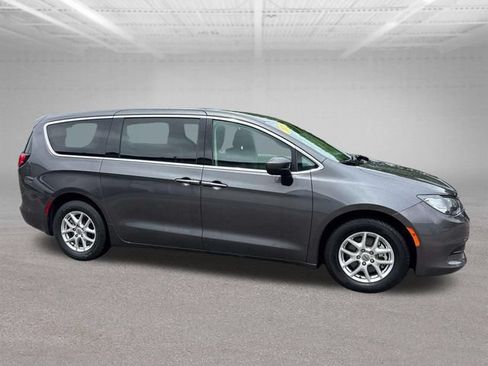 Used 2023 Chrysler Voyager LX FWD image 8